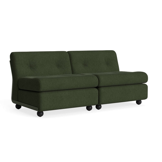 HAY Amanta 2-Sitzer Sofa, Gestell Bottle Green, Bezug Turf Dark Green