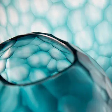 GUAXS Nagaa Vase clear/petrol – Zoom Öffnung und Glasstruktur
