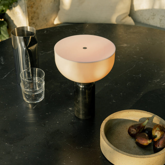 Kizu Akkuleuchte Marmor Schwarz - New Works