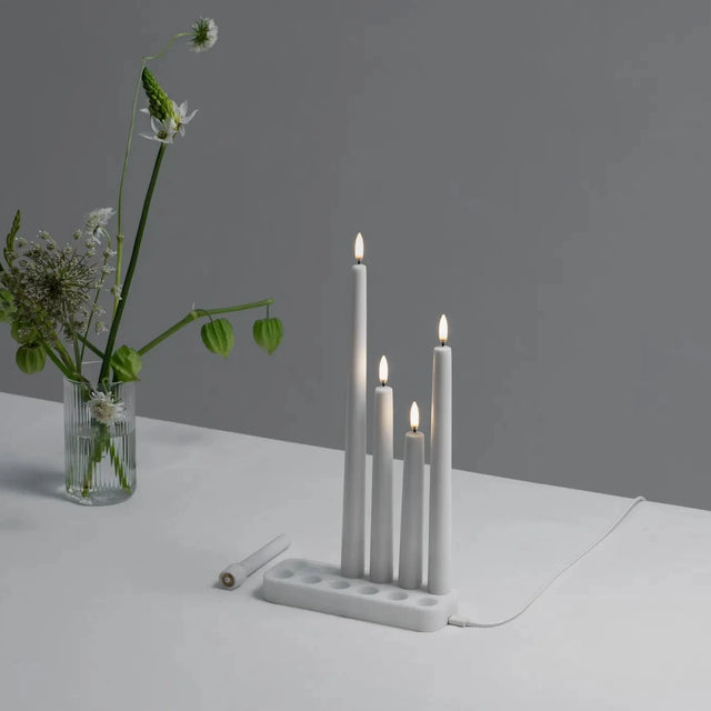 Ladestation Taper 12 für 12 LED Stabkerzen mit USB-C von Uyuni mit Stabkerzen
