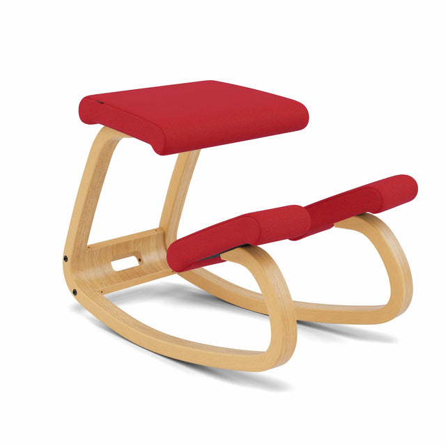 Varier Kniestuhl Variable, Holzfarbe Esche hellbraun, Bezug Rot (Tonal 64208) – ergonomischer Original Kniestuhl von Peter Opsvik