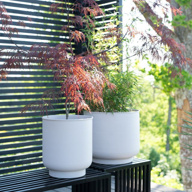 Blumentopf ELIANA aus Metall in Weiß - Wikholm Form