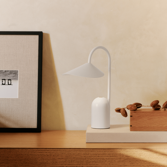 Akkuleuchte Arum Weiss - ferm LIVING