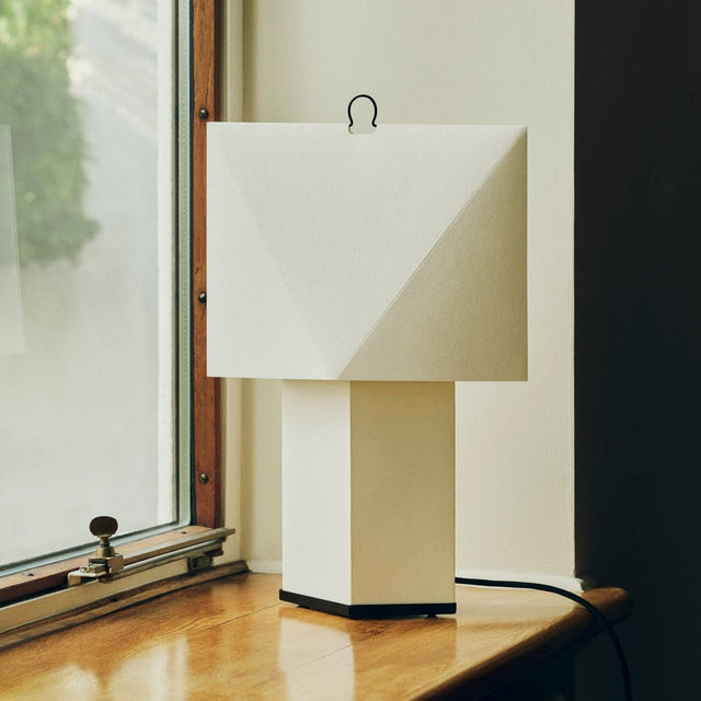 Aplat Tischleuchte 660 - HAY - DesignWe.Love