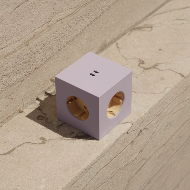 Avolt Square 2 Lavender Glow Bauhaus Archiv Steckdosenleiste USBC