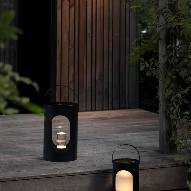 Light House Laterne aus Aluminium und Glas Medium (16,5 × 24 cm) Schwarz von EKTA Living im Wohnraum