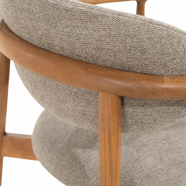 Esszimmerstuhl Roy Polsterstuhl Esche in Taupe Dune von Eleonora Detail Rückenlehne