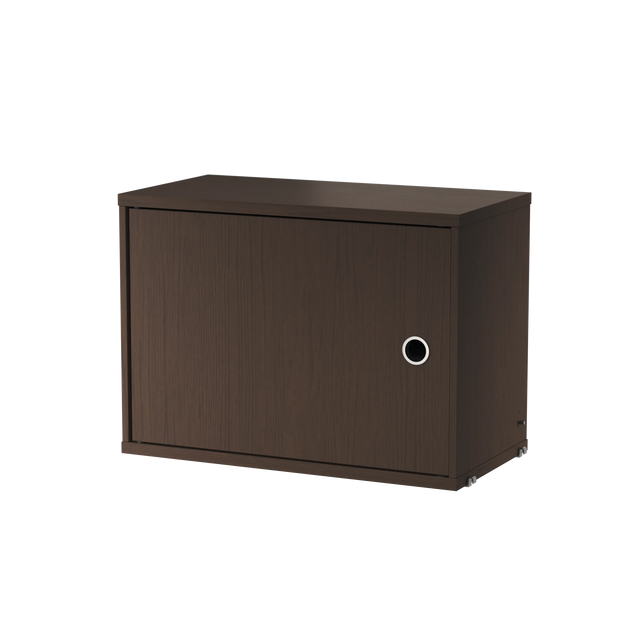 String Regal mit Schrank mit Schwenktür in Dunkle Eiche – String Furniture Regalsystem