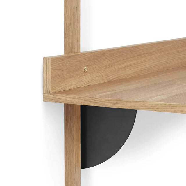 ferm LIVING Sector Desk – Wandschreibtisch aus Eiche natur mit geschwärztem Messing Detail