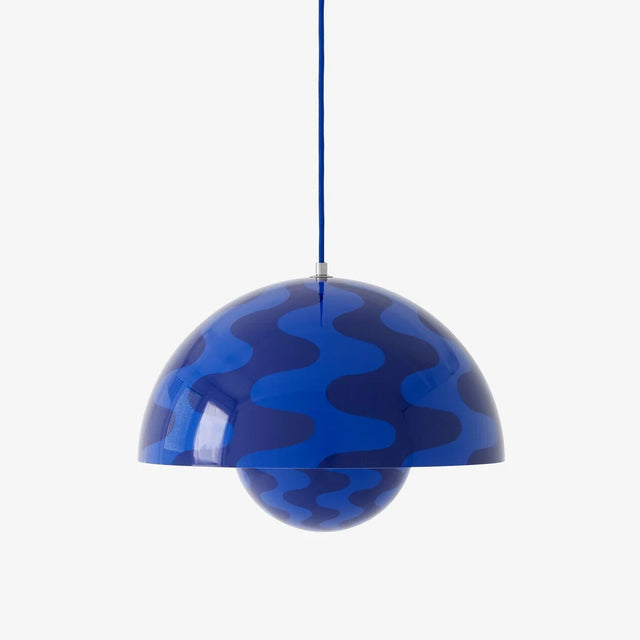 Flowerpot VP7 Pendelleuchte Cobalt Blue & Twilight Blue Pattern Ø 37 cm von &Tradition – Packshot