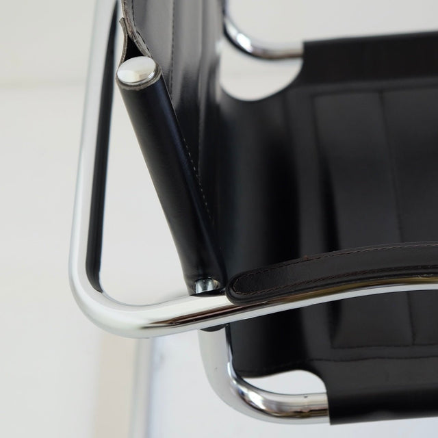 Freischwinger Marcel Breuer Stil schwarzes Leder - Safco - DesignWe.Love
