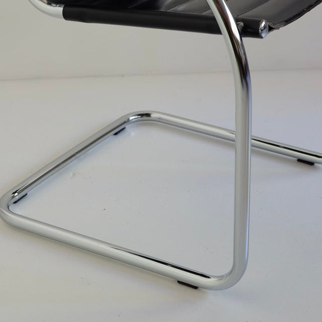Freischwinger Marcel Breuer Stil schwarzes Leder - Safco - DesignWe.Love