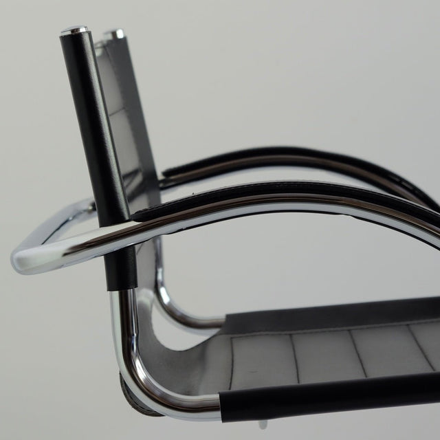 Freischwinger Marcel Breuer Stil schwarzes Leder - Safco - DesignWe.Love