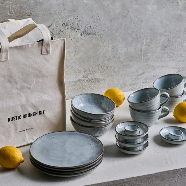 Frühstücksset Rustic in Grau und Blau mit Sprenkelmuster, 16-teiliges Brunch-Set von House Doctor – Wohnbeispiel