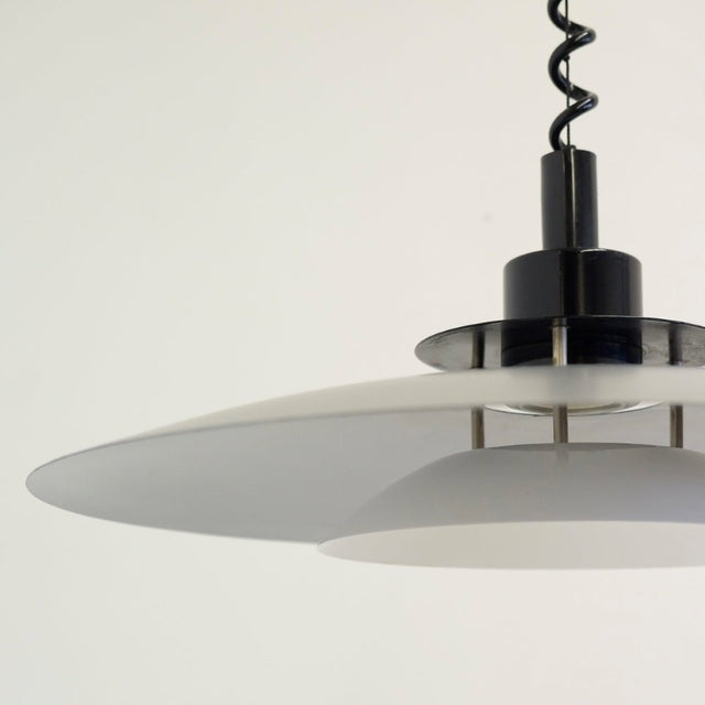 Futuristische Vintage Pendelleuchte aus Metall - Skandinavisches Design der 1980er - DesignWe.Love - DesignWe.Love