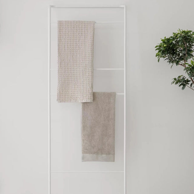 Handtuchleiter MODO weiß - Blomus - DesignWe.Love