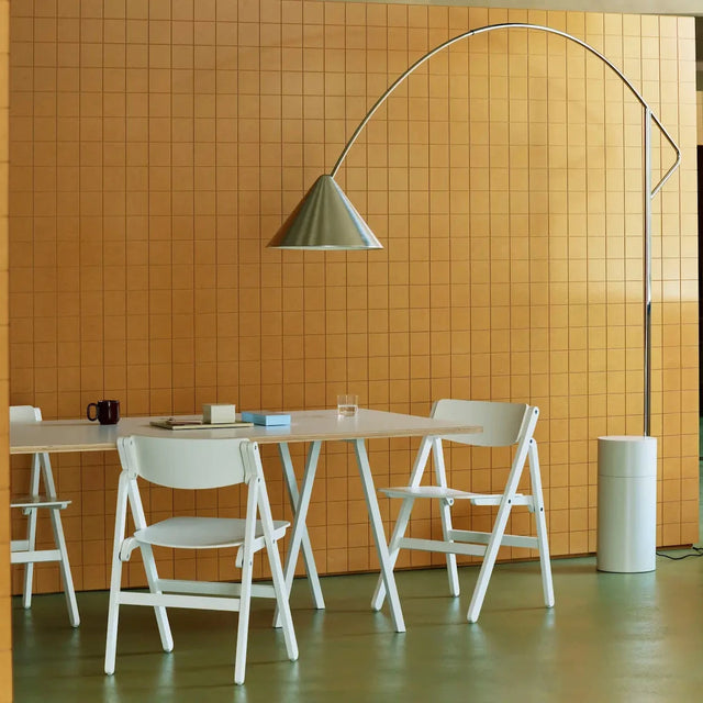 HAY Backflip Chair in Cream White als Sitzgruppe – Design-Klappstuhl Buche