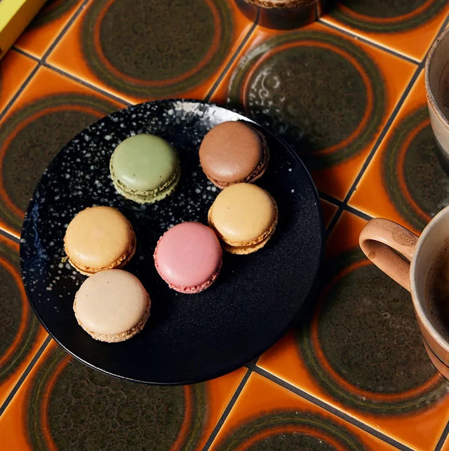 HKliving 70s Ceramics Dessertteller Stars mit Maccarons