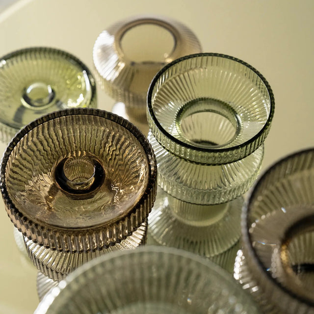 ISAA Vase-Kerzenständer Ara Gruppe, Detailansicht der geripptes Glas Öffnungen von oben