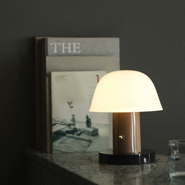 JH27 Setago Akkuleuchte Nude/Forest - &Tradition - DesignWe.Love