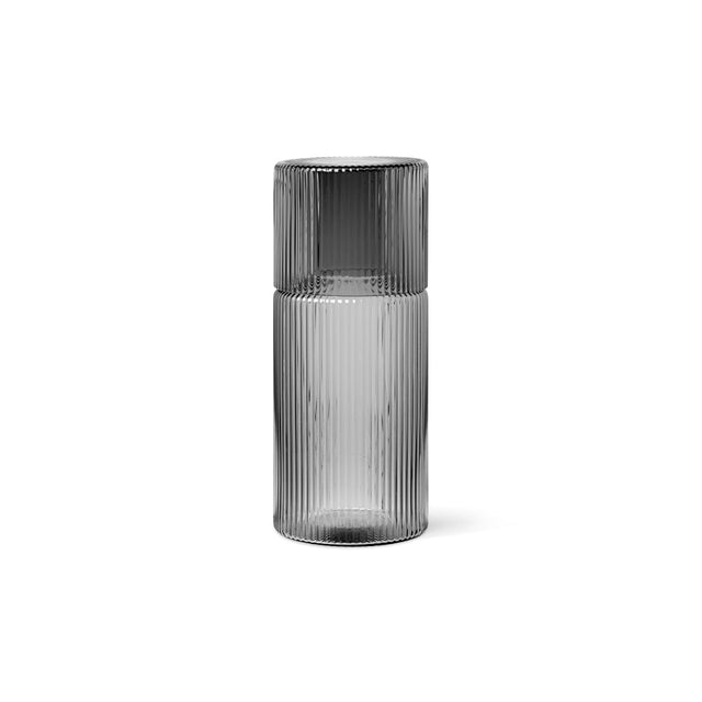 Ripple Karaffe mit Glas als Deckel grau – Wasserkaraffe von ferm LIVING