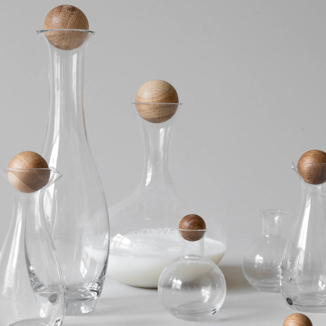 Karaffe Nature mit Kugel aus Eiche - Sagaform