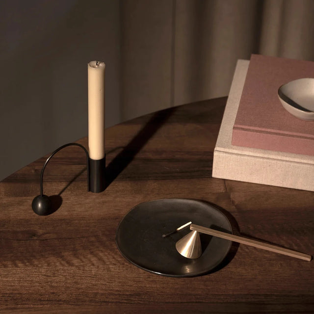 Kerzenhalter Balance Black Brass - ferm LIVING