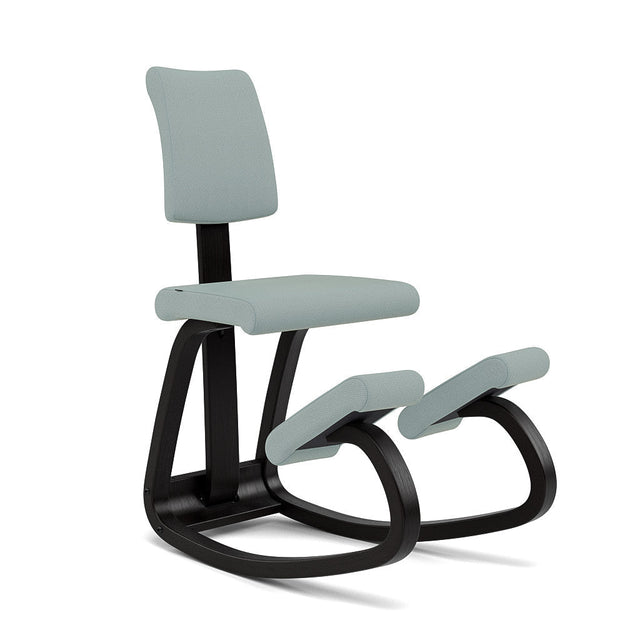 Varier Kniestuhl Variable Plus mit Rückenlehne, Holzfarbe Esche schwarz, Bezug Graugrün (Tonal 67089) – ergonomischer Kniestuhl von Peter Opsvik