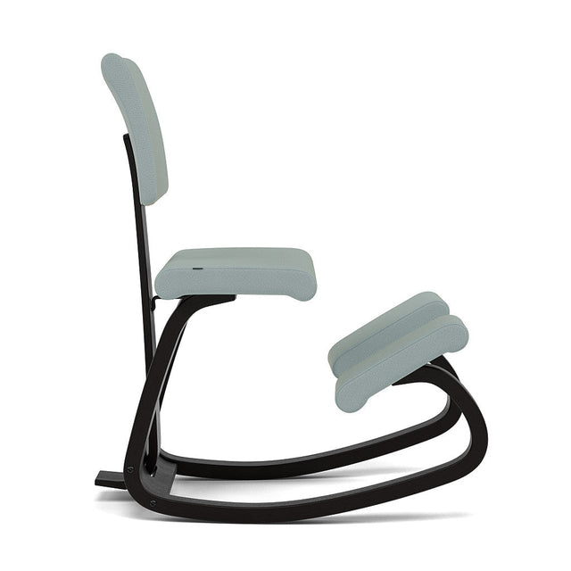 Varier Kniestuhl Variable Plus mit Rückenlehne, Holzfarbe Esche schwarz, Bezug Graugrün (Tonal 67089) – Ansicht 2