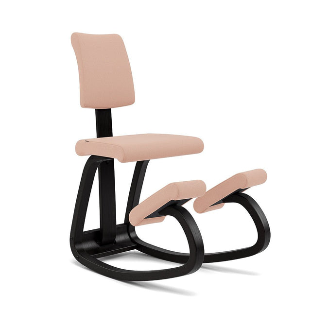 Varier Kniestuhl Variable Plus mit Rückenlehne, Holzfarbe Esche schwarz, Bezug Altrosa (Tonal 63153) – ergonomischer Kniestuhl von Peter Opsvik