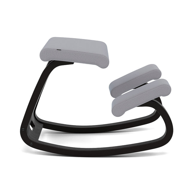 Varier Kniestuhl Variable, Holzfarbe Esche schwarz, Bezug Grau (Tonal 60123) – ergonomischer Original Kniestuhl von Peter Opsvik