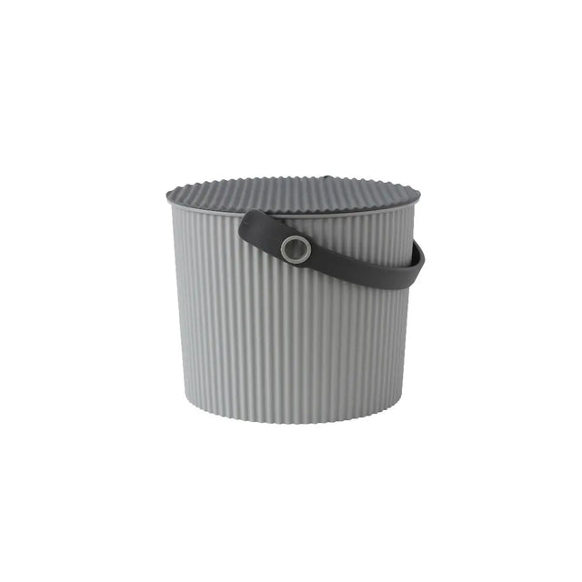 Hachiman Omnioutil Eimer 8 L New Gray – Multifunktionaler japanischer Eimer mit dunkelgrauem Deckel und Griff aus recyceltem Polypropylen