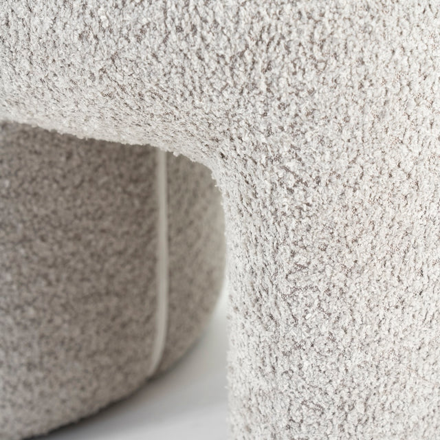 Polster Hocker Sahi Bouclé Taupe - By Boo