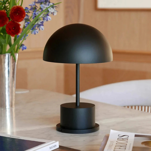 Printworks Riviera Lamp schwarz, kabellose Tischlampe im Wohnzimmer mit Blumen