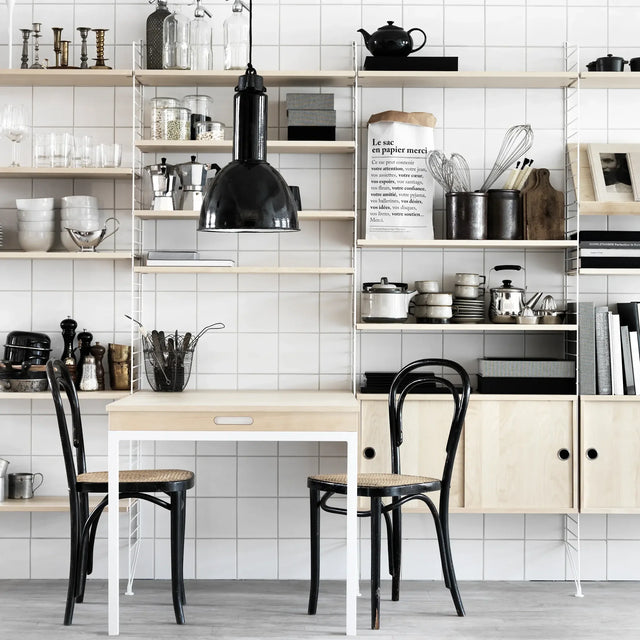 String Regal mit Regalböden in Esche – String Furniture Regalsystem 30 cm tief