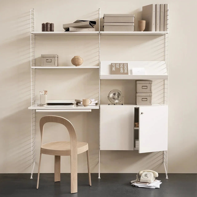 String Regal mit Regalböden in Weiß – String Furniture Regalsystem 30 cm tief
