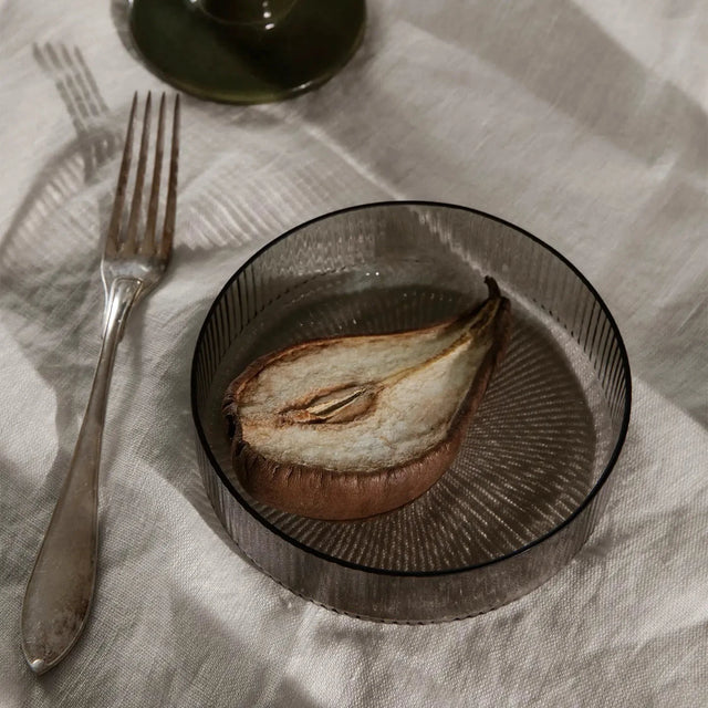 Ripple Servierschalen 4er Set Rauchgrau – ferm LIVING, mundgeblasene Glasschalen in Rauchgrau