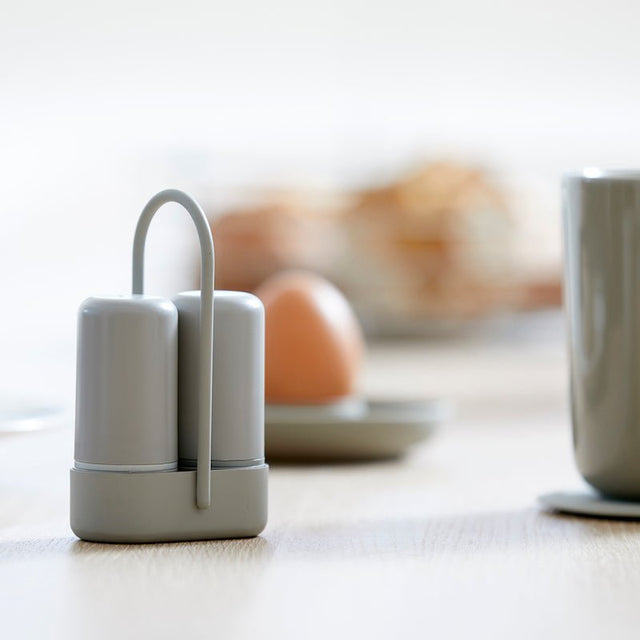 Salz und Pfefferstreuer Singles - Set von Zone Denmark - DesignWe.Love
