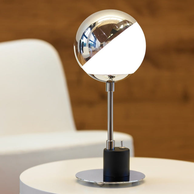 SF 28 Bauhaus Tischleuchte mit Halbkugel - Tecnolumen - DesignWe.Love