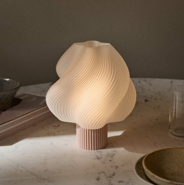 Soft Serve Akkuleuchte Wild Strawberry - Crème Atelier