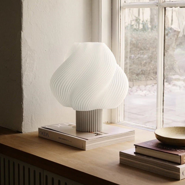 Soft Serve Tischleuchte Grande Vanilla Bean - Crème Atelier - DesignWe.Love