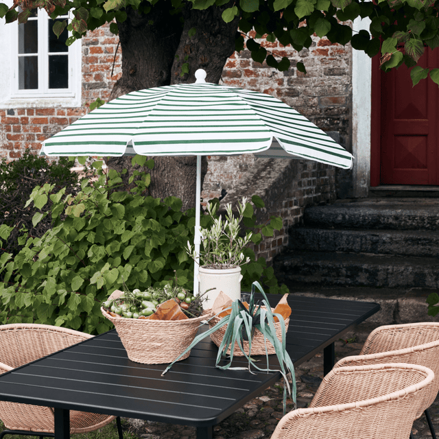 Sonnenschirm Oktogon Grün/Weiß - House Doctor - DesignWe.Love