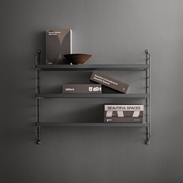 String Pocket Wandregal Dunkelgrau - String Furniture - DesignWe.Love