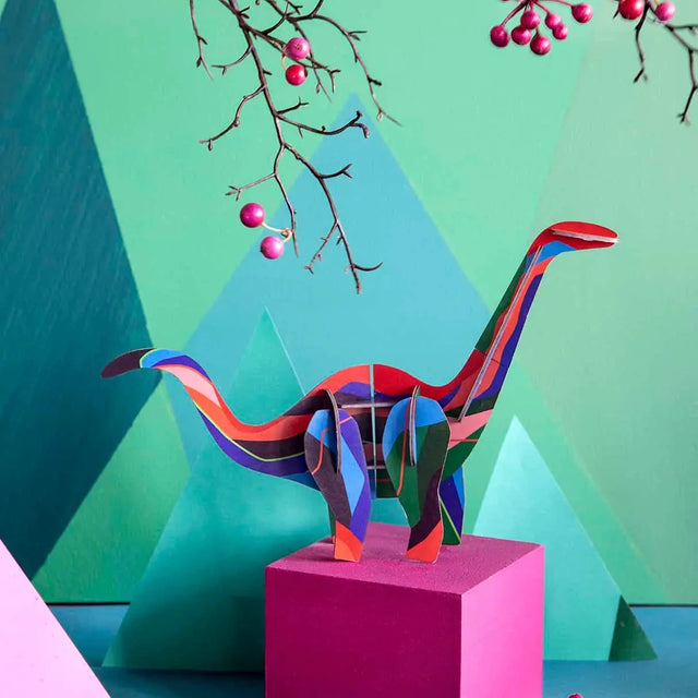 Studio Roof Diplodocus Dinosaurier Deko auf Kinderzimmer-Regal – designwe.love