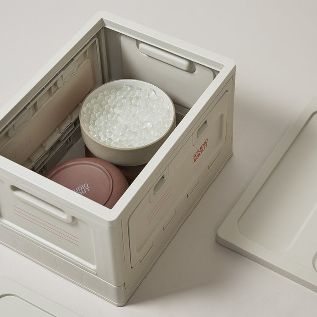 studioabout-aufbewahrungsbox-gross-hellgrau-dekoriert