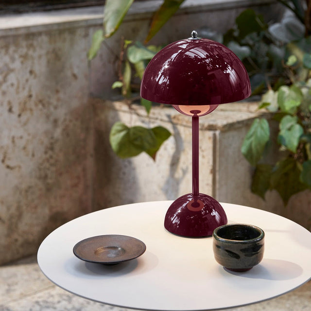 VP9 Flowerpot Akkuleuchte Dark Plum - &Tradition