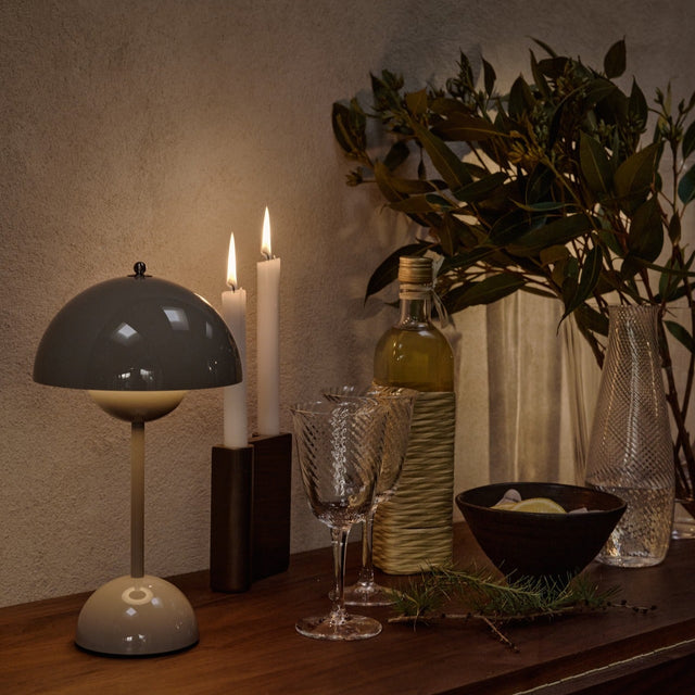 VP9 Flowerpot Akkuleuchte Grey Beige - &Tradition