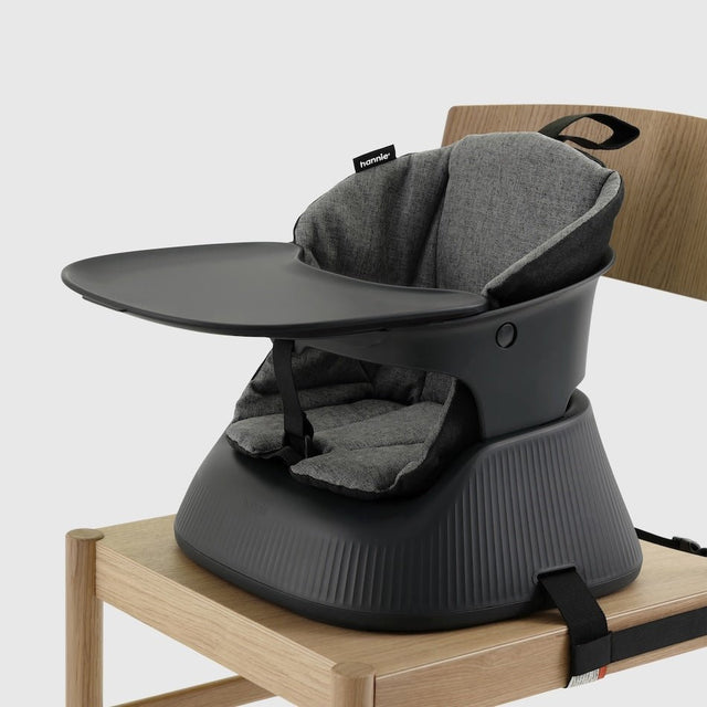 Tragbarer Kinder Hochstuhl Charcoal Black - Hannie - DesignWe.Love