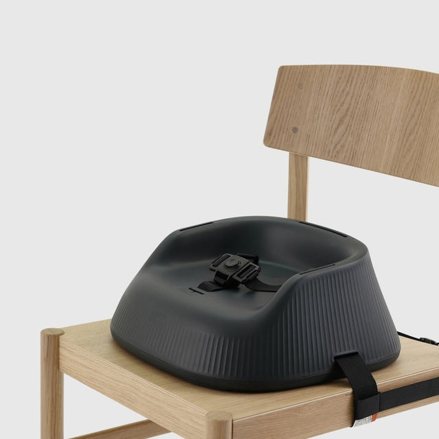 Tragbarer Kinder Hochstuhl Charcoal Black - Hannie - DesignWe.Love