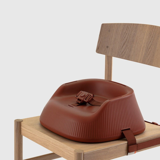 Tragbarer Kinder Hochstuhl Mahogany Red - Hannie - DesignWe.Love